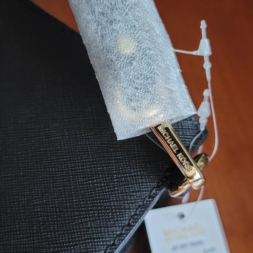 NWT Michael Kors Jet Set Travel Large Zip Black Saffiano Leather Wristlet Bag